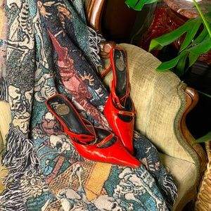 Vintage Versace kitten heels. Size 39.5. Red